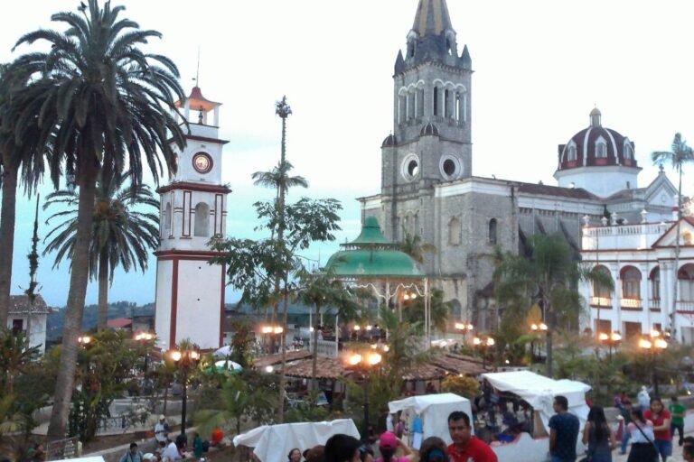 A view of Cuetzalan, Puebla, where you can watch the Rito de los Voladores, an ancient ceremony still performed today.