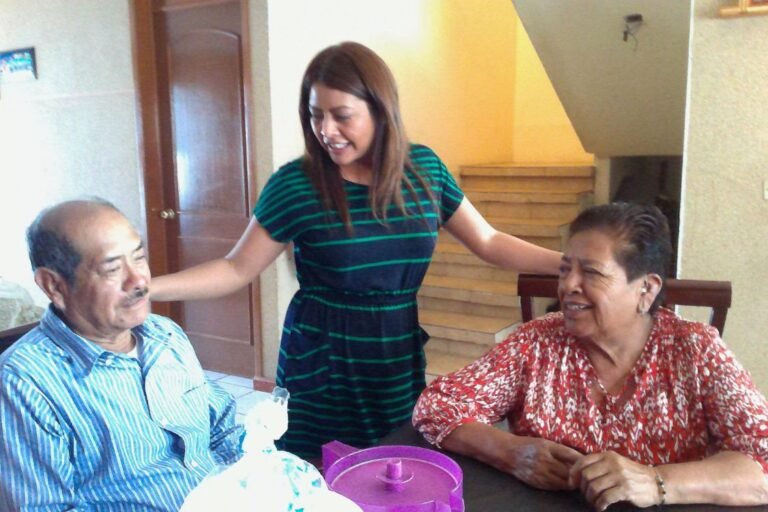 Soco with her parents, Antonio and Flora